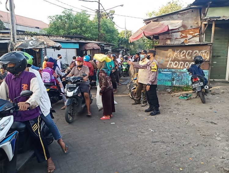 Polsek Asemrowo Laksanakan Giat Pengaturan Lalu Lintas Pagi, Antisipasi Adanya Kemacetan