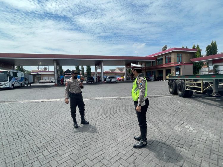 Polsek Pabean Cantikan Lakukan Patroli di SPBU Jalan Stasiun Kota, Antisipasi Adanya Kerawanan 3C