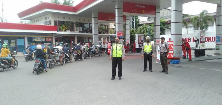 Polsek Semampir Lakukan Pengecekan di SPBU, Pastikan Kondisi Antrian Aman dan Terkendali
