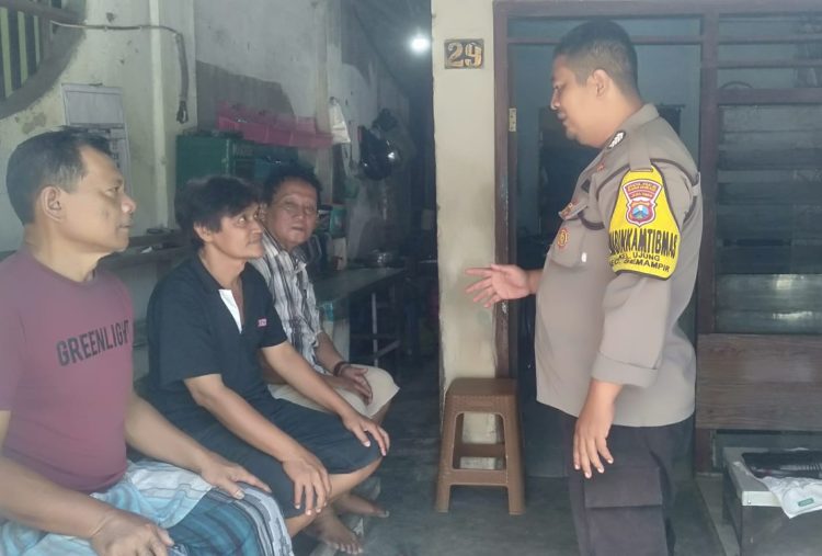 Polsek Semampir Sambangi Warga Jalan Sawah Pulo Wetan, Ajak Menjaga Harkamtibmas dan Kerukunan Tetangga