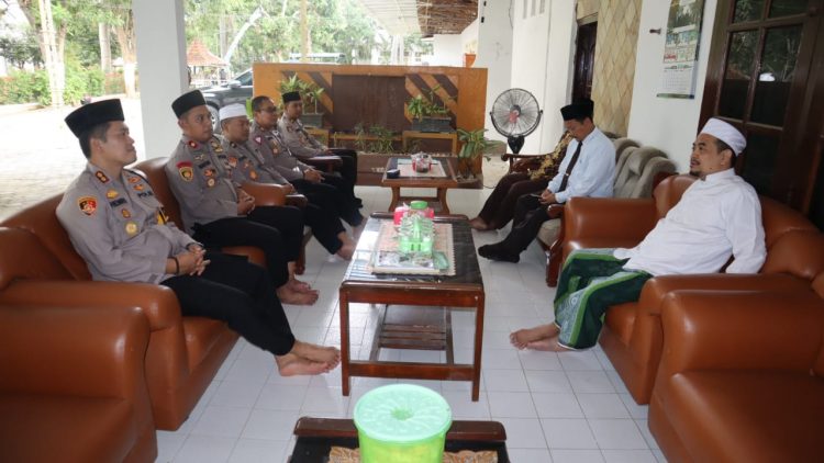 Pesan Pemilu Damai, Kapolres Sumenep Silaturahmi ee Ponpes Al Amien Sumenep