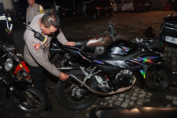 Gelar Patroli Gabungan Polres Kediri Amankan Puluhan Motor Berknalpot Tidak Sesuai Spektek