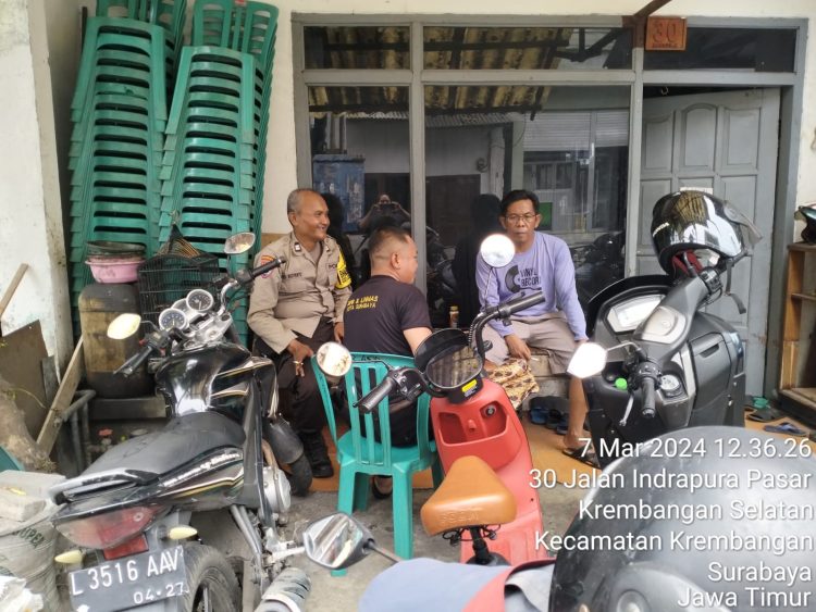 Bhabinkamtibmas Kelurahan Tanjung Perak Aktif Sambangi Warga, Tingkatkan Kepedulian Sosial dan Harkamtibmas