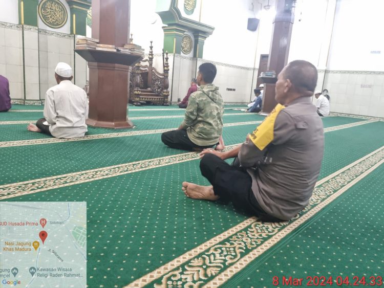 Polsek Pabean Cantikan Tingkatkan Silaturahmi Melalui Ibadah Subuh Berjamaah di Masjid Raudlotus Solihin