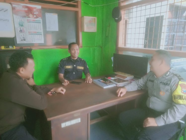 Bhabinkamtibmas Sidotopo Sosialisasi Keamanan di RPH Jelang Ramadhan