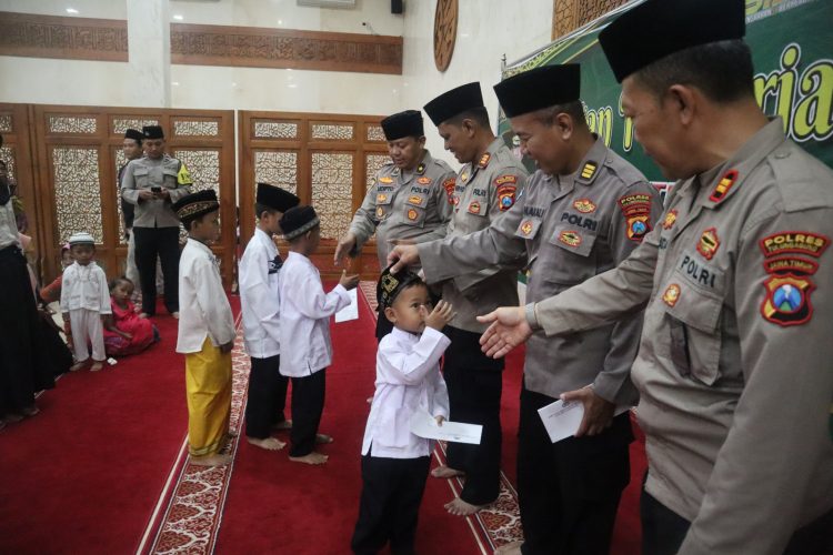 Ramadhan Berkah Polres Tulungagung Gelar Doa Bersama dan Beri Taliasih untuk Anak Yatim