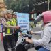 Ops Keselamatan Semeru 2024 di Bulan Ramadhan Polresta Malang Kota Berbagi Takjil Ajak Pengendara Tertib Lalin