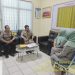 Bhabinkamtibmas Sidotopo Wetan Dampingi Dewan Pendidik Kota Surabaya dalam Monitoring SMK Wachid Hasyim 1