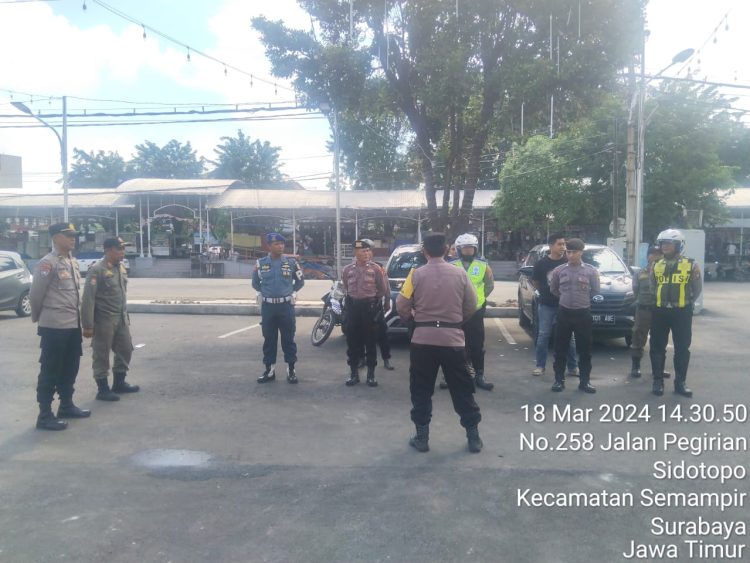 Polsek Semampir dan Satpol PP Gelar Apel Patroli Penertiban PKL di Jalan Nyamplungan dan Jalan Mansyur
