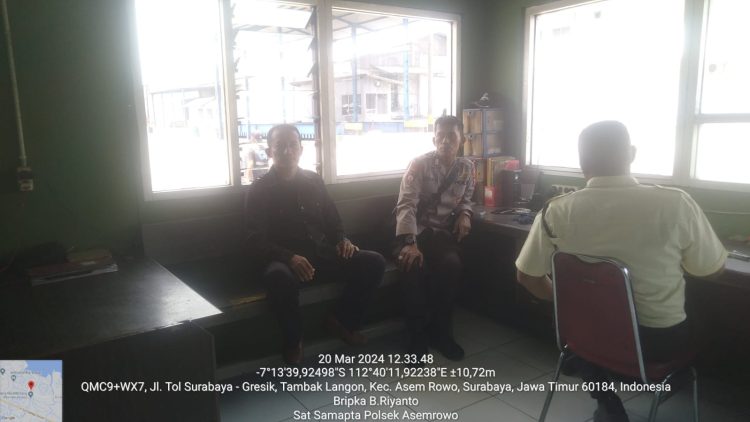 Polsek Asemrowo Sampaikan Pesan Harkamtibmas Kepada Petugas Keamanan Pergudangan Tambak Langon
