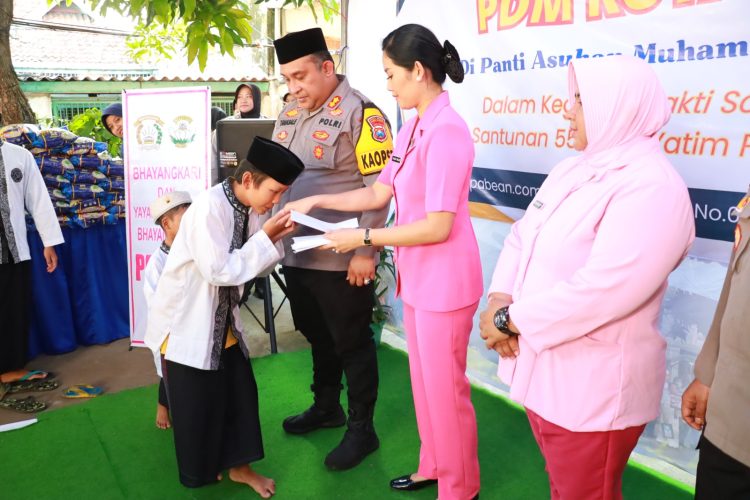 Berbagi Kasih Di Bulan Ramadhan Polres Tanjung Perak Gelar Bansos dan Santuni Anak Yatim