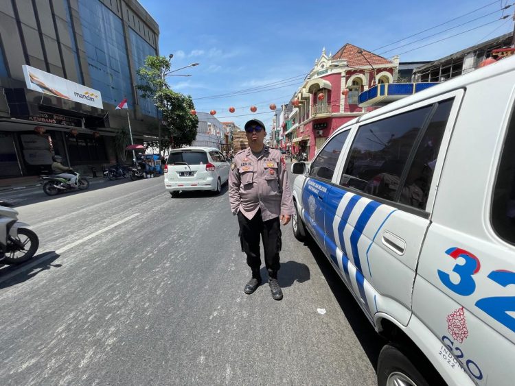 Personil Polsek Pabean Cantikan Lakukan Patroli Harkamtibmas di Jalan Kembang Jepun