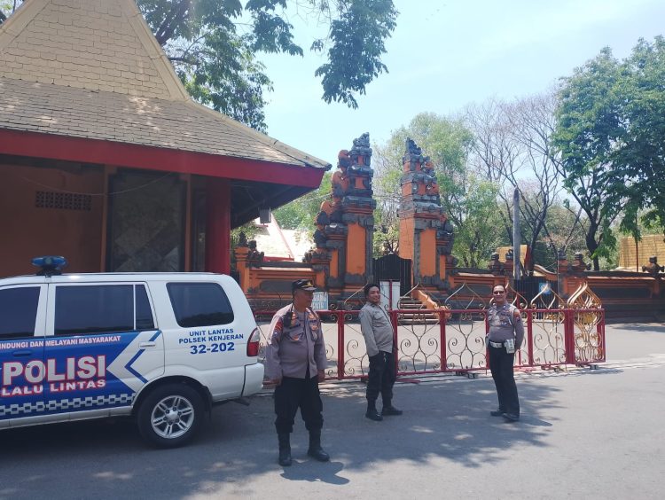 Personil Piket Fungsi Kenjeran Laksanakan Patroli Harkamtibmas di Klenteng Sanggar Agung