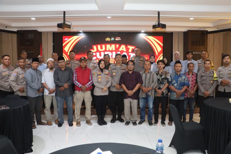 Jalin Sinergi, Polres Pelabuhan Tanjung Perak Ajak Tiga Pilar Masyarakat dalam Jumat Curhat untuk Jaga Kamtibmas
