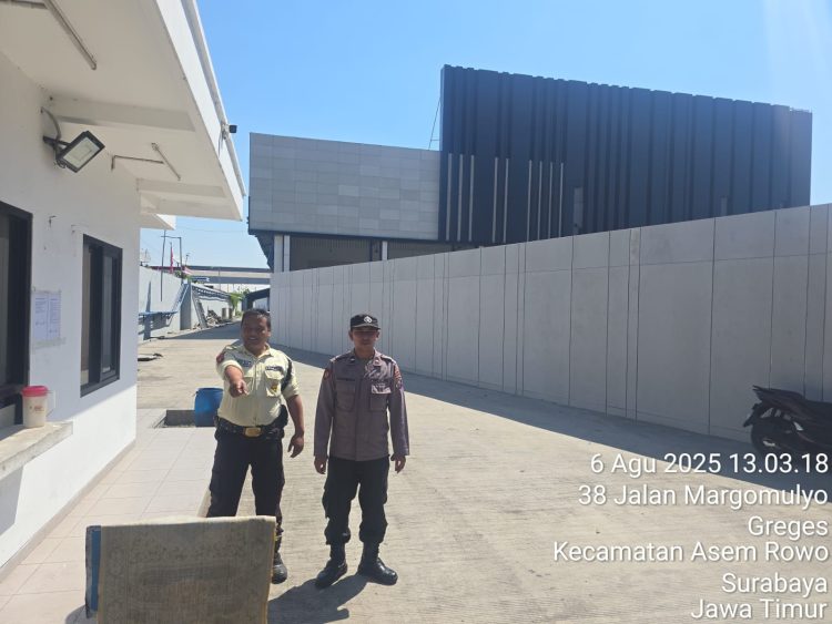 Patroli di PT Injaplas, Polsek Asemrowo Sampaikan Himbauan Kamtibmas