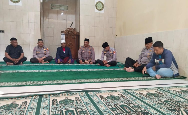 Polsek Kenjeran Laksanakan Kegiatan Kamis Binrohtal di Masjid Baitul Musttaqim