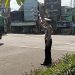 Polsek Krembangan Laksanakan Pemantauan Arus Lalu Lintas di Simpang Tiga Mbah Ratu