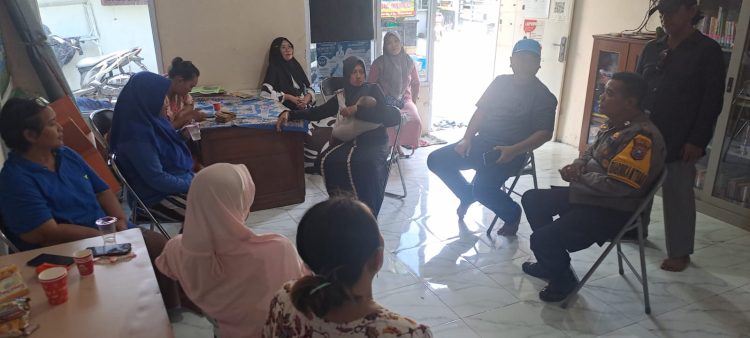 Bhabinkamtibmas Krembangan Utara Beri Himbauan di Balai RW 05 Dapukan Baru Terkait Antisipasi Unjuk Rasa dan Kenakalan Remaja