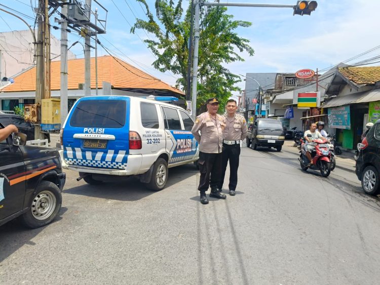 Patroli Pengawasan Personel Polsek Kenjeran di Sekitar Pondok Pesantren Al Fitroh Jaga Keamanan dan Kelancaran Arus Lalu Lintas