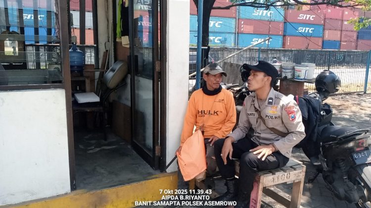 Patroli Pemantauan Pergudangan Kalianak oleh Polsek Asemrowo dengan Himbauan Kamtibmas kepada Petugas Keamanan