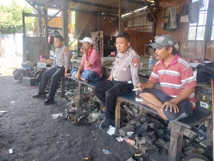 Patroli Dialogis Polsek Kenjeran Tingkatkan Keamanan dan Kedekatan dengan Warga