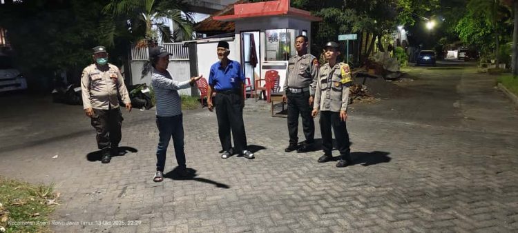 Patroli Mobile Polsek Asemrowo Sasar Pemukiman Warga di Jalan Rowo V