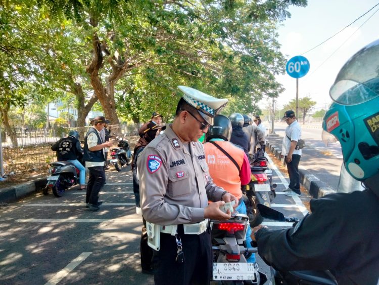 Operasi Gabungan Polsek Kenjeran dan Dispenda di Jalan H.M. Noer Berjalan Lancar