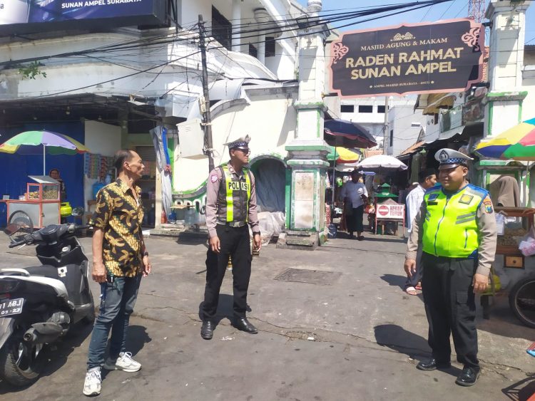 Polsek Semampir Gelar Patroli Harkamtibmas di Kawasan Religi Sunan Ampel