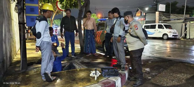 Polsek Asemrowo Gelar Patroli Mobile Antisipasi 3C dan Tawuran Remaja di Jalan Tambak Mayor Barat
