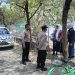 Personil Polsek Kenjeran Gelar Patroli di Kawasan Pantai Batu-Batu, Tegur Pelajar yang Nongkrong Saat Jam Sekolah