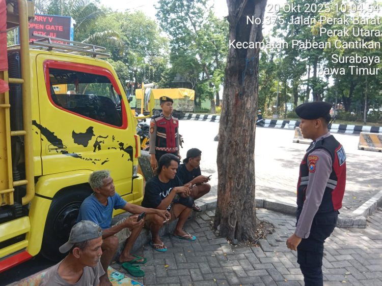 Unit Patroli Kota Presisi Satsamapta Polres Pelabuhan Tanjung Perak Laksanakan Patroli Antisipasi Kerawanan Kamtibmas di Buffer Prapat Kurung