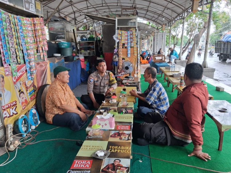 Bhabinkamtibmas Ampel dan Pegirian Laksanakan Cangkrukan Kamtibmas Bersama Tokoh Masyarakat