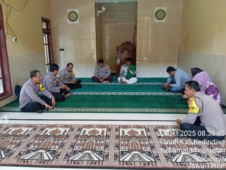 Anggota Polsek Kenjeran Gelar Kegiatan Kamis Binrohtal di Masjid Baitul Musttaqim