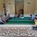 Anggota Polsek Kenjeran Gelar Kegiatan Kamis Binrohtal di Masjid Baitul Musttaqim