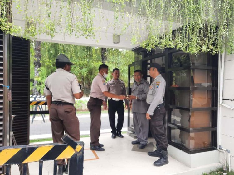Polsek Kenjeran Gencarkan Patroli Dialogis Bersama Security Perumahan Mentari untuk Jaga Kamtibmas