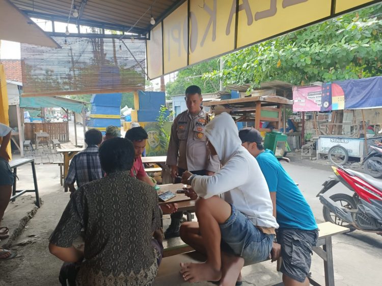 Bhabinkamtibmas Kelurahan Ujung Laksanakan Sambang dan Himbauan Kamtibmas di Warkop Sawah Pulo