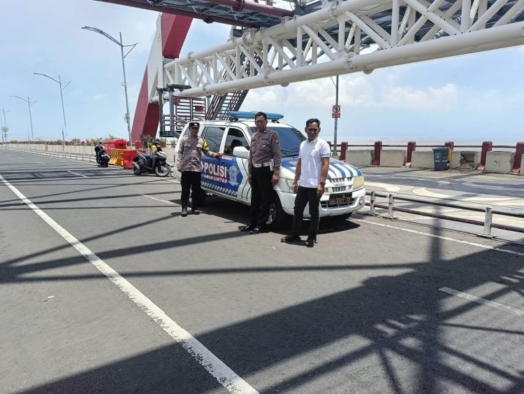 Polsek Kenjeran Laksanakan Patroli Piket Fungsi di Sekitar Jembatan Suroboyo