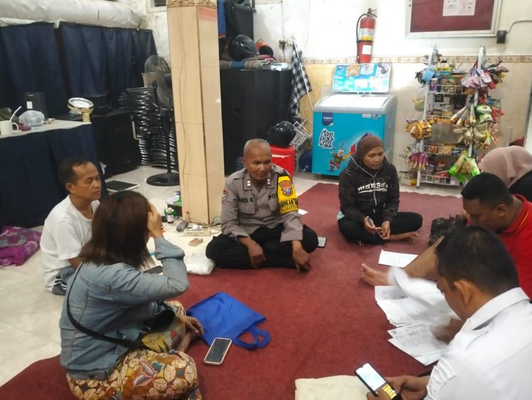 Bhabinkamtibmas Tanjung Perak Dampingi Petugas Pemkot Surabaya dalam Pendataan DTSEN di RW 13 Tambak Gringsing Baru