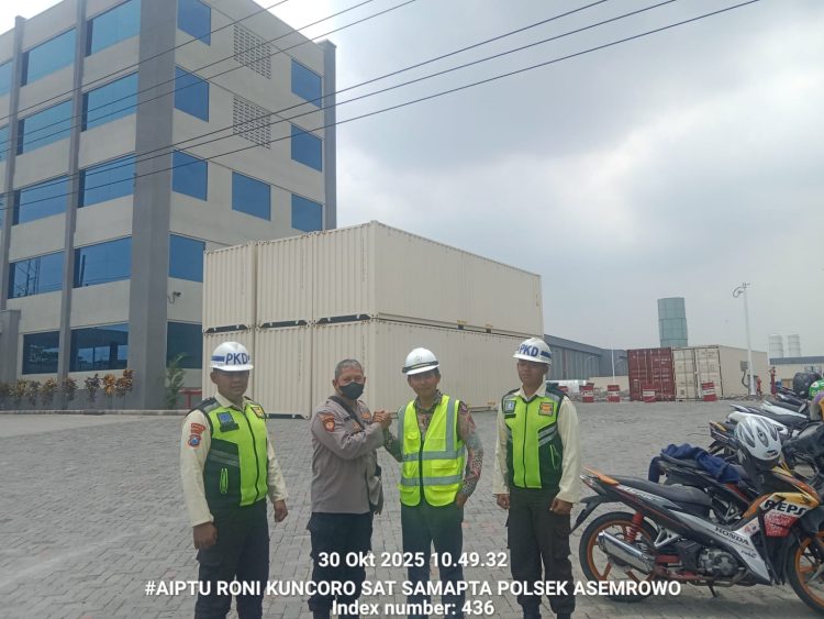 Personel Polsek Asemrowo Laksanakan Patroli dan Himbauan Kamtibmas di PT Lestari Nasional Gas