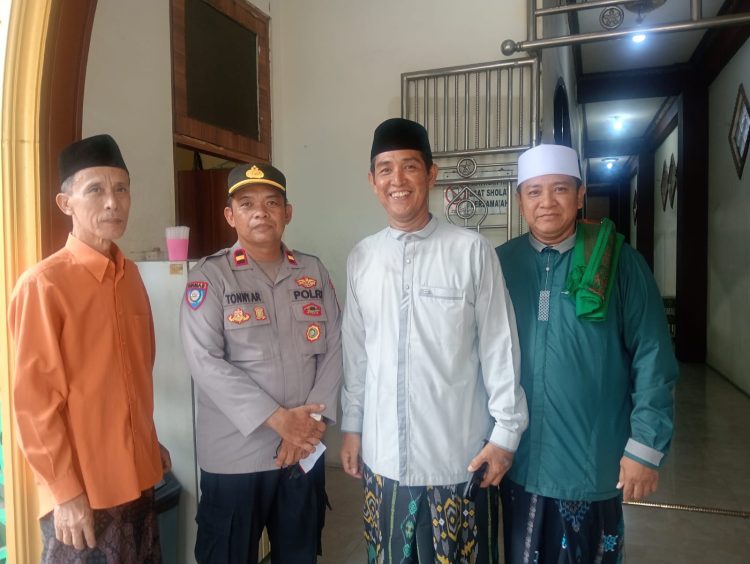 Personel Polsek Kenjeran Patroli Antisipasi 3C di Masjid As Shiddiq, Sampaikan Imbauan Kamtibmas kepada Jamaah