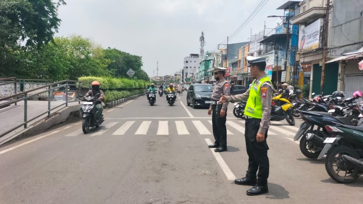 Polsek Semampir Laksanakan Patroli Harkamtibmas di Kawasan Makam Sunan Ampel