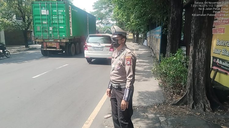 Satlantas Polres Pelabuhan Tanjung Perak Gelar Patroli dan Pemantauan Lalu Lintas di Sejumlah Titik Rawan Macet