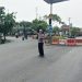 Polsek Krembangan Laksanakan Pengalihan Arus di Jalan Gresik untuk Atasi Kepadatan di Jalan Kalianak