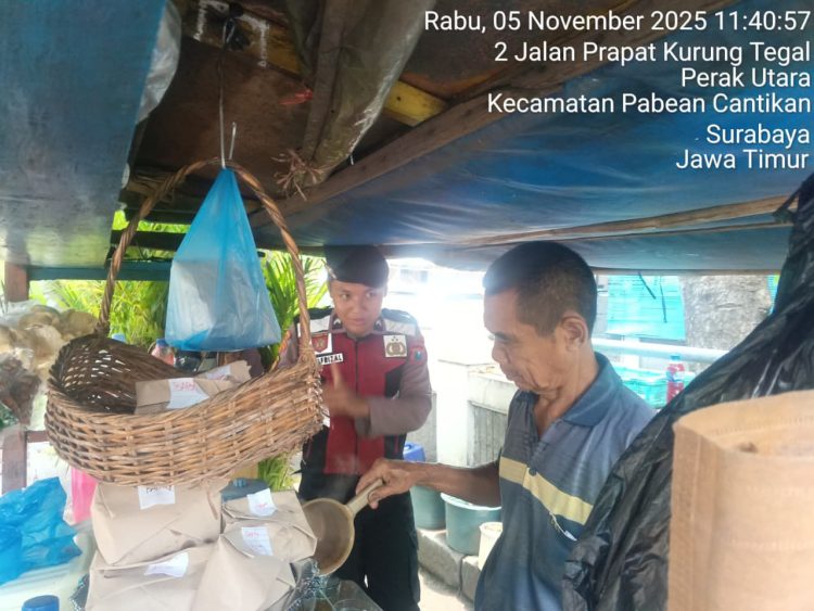 Patroli Samapta Polres Pelabuhan Tanjung Perak Ciptakan Rasa Aman di Kawasan UMKM Jalan Prapat Kurung