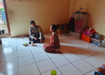 Bhabinkamtibmas Pegirian Sambang Ketua RT Ajak Warga Jaga Kamtibmas dan Waspada Curanmor