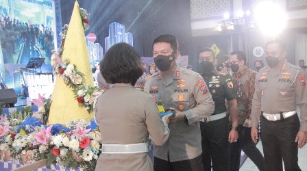 Ditlantas Polda Jatim Syukuran Berbagi Tumpeng Dan Kue HUT Lalu Lintas ...