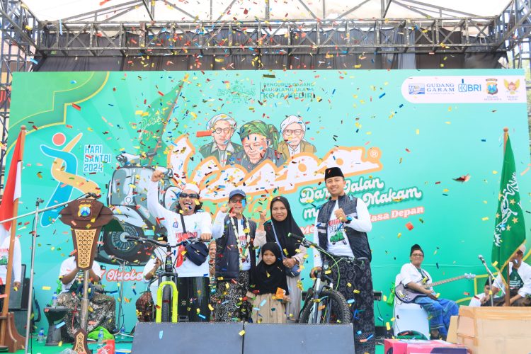 Cooling System Pilkada 2024, Polres Kediri Kota Touring Religi Ziarah Makam Bersama Santri