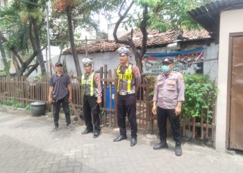 Polsek Semampir Gelar Patroli Harkamtibmas dan Pemantauan Budidaya Ikan Lele di Kampung Tangguh Sidotopo