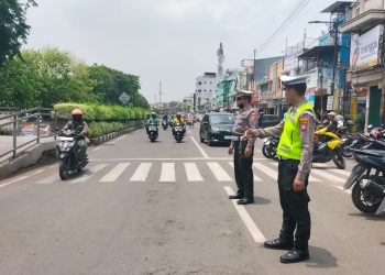 Polsek Semampir Laksanakan Patroli Harkamtibmas di Kawasan Makam Sunan Ampel
